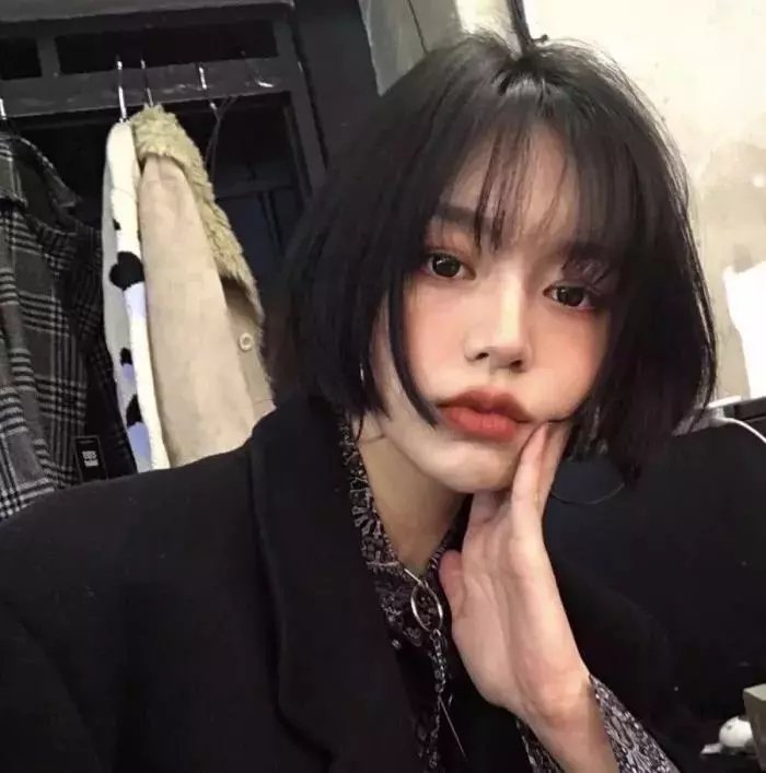 黑衣女孩